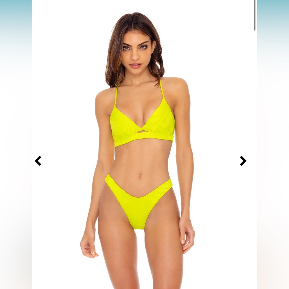 Neon Yellow Bikini Top underwater push-up size M